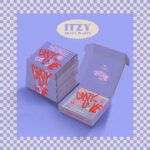 ITZY - 1st Album CRAZY IN LOVE (Random Ver.)