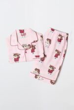 [Crayon Shin-chan] Shin-chan Sleeping Soundly in Short-Sleeve Pajamas (PINK)